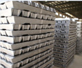 Alumina widens disconnect with aluminum prices as buyers stand back