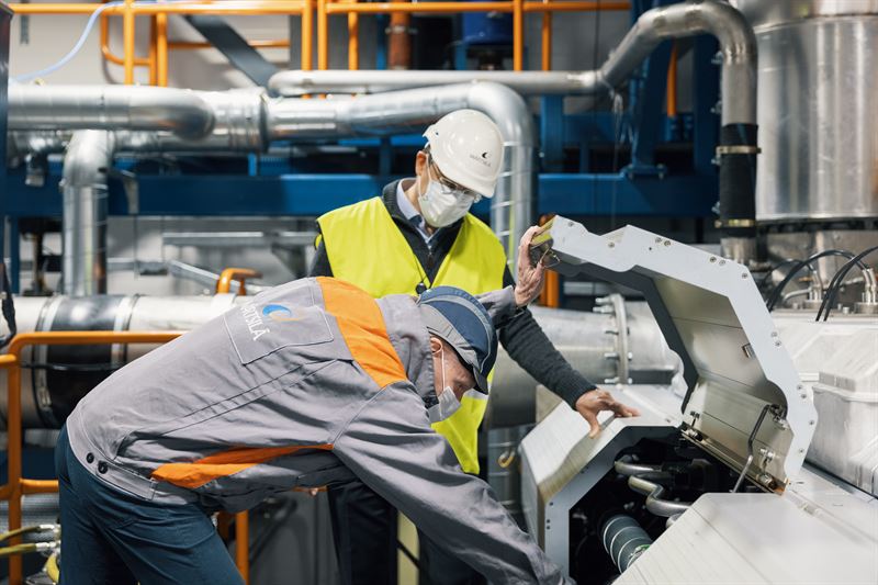 Full-scale tests are being carried out by the Wärtsilä’s engine laboratory team in Vaasa to assess the optimum engine parameters for running on hydrogen and ammonia fuels. © Wärtsilä Corporation